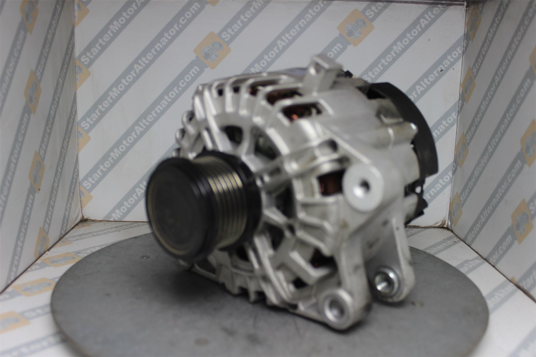 XIG1472 Alternator For Ford
